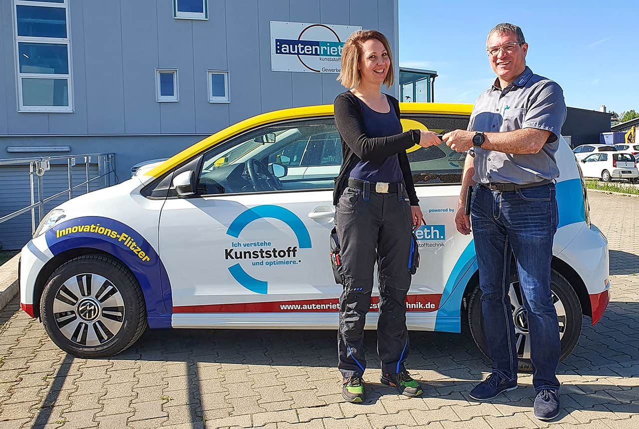 Innovations-Flitzer hat neuen Besitzer - Maria darf den VW e-up kostenlos für 1 Jahr fahren